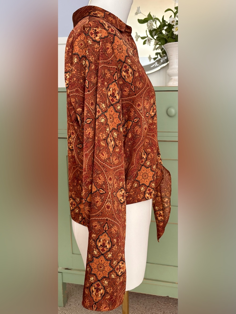 Rachel Zoe Boho Inspired Medallion Paisley Tie-Front Blouse w Long Bell Sleeve M - Picture 3 of 9